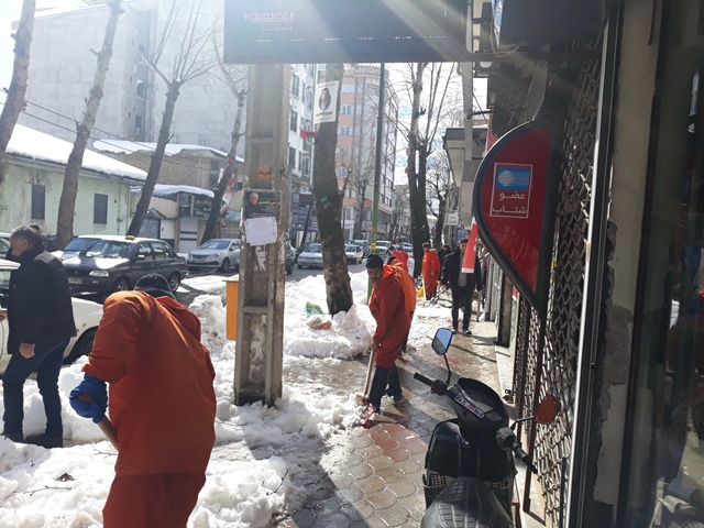عملیات پاکسازی برف روبی و بازگشایی معابر شهر لاهیجان توسط شهرداری لاهیجان/گزارش تصویری 2